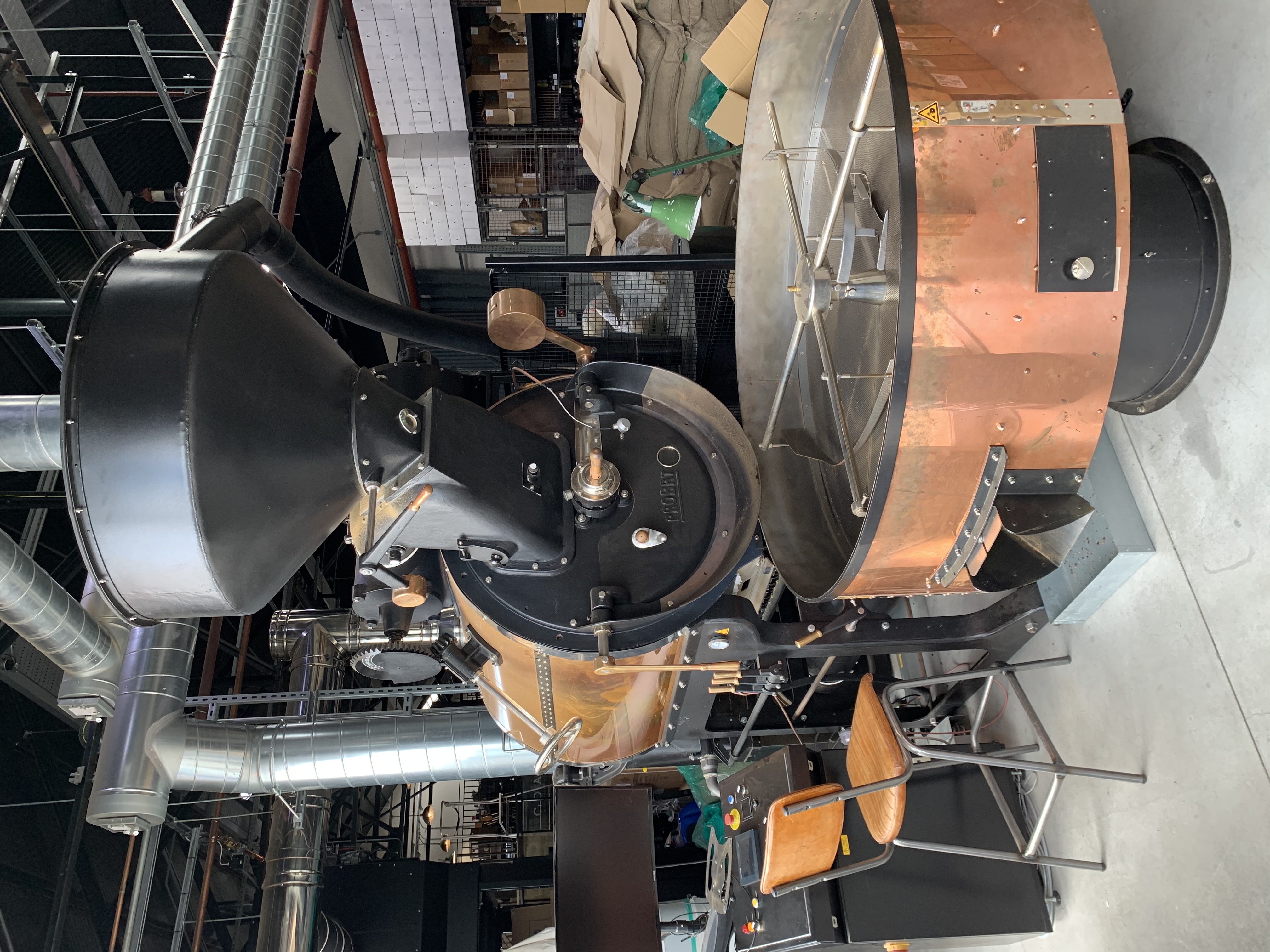 A drum coffee roaster (representative of the self-roast cafe Aibana)
