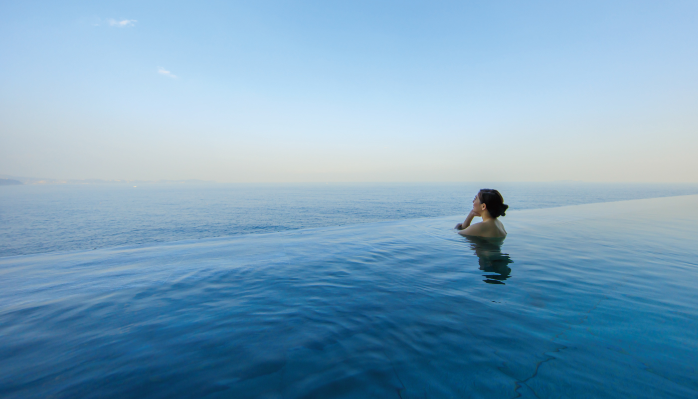 The infinity hot-spring over the bay at Ocean Spa Fuua