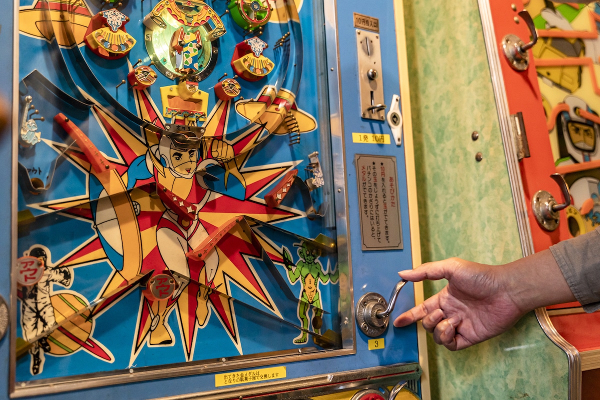 A Showa-era retro game spot in Atami