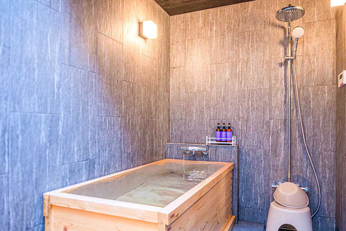 The private hinoki bath