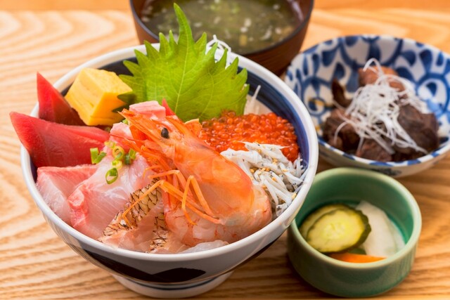 A seafood rice bowl at Kome to Sakana