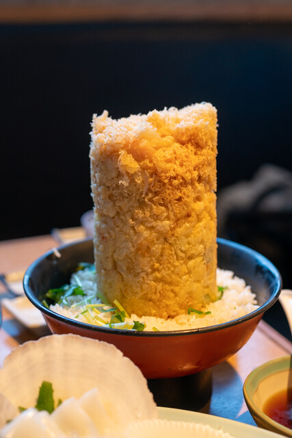 The tower of a seafood kakiage donburi at Maruten