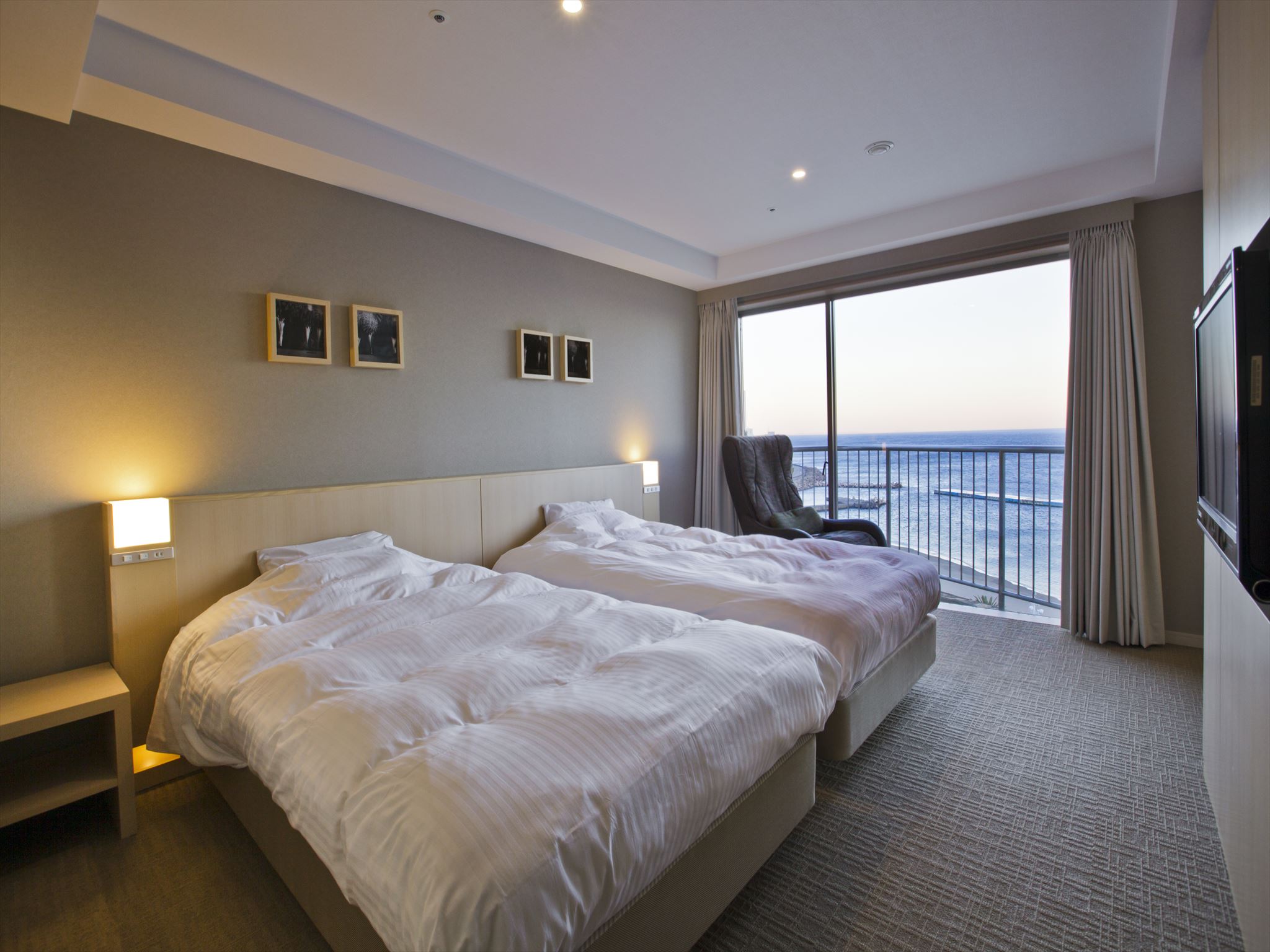 The family room bed side