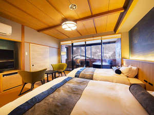 A room with beds and tatami