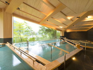 A green-view onsen bath at Yamanoha