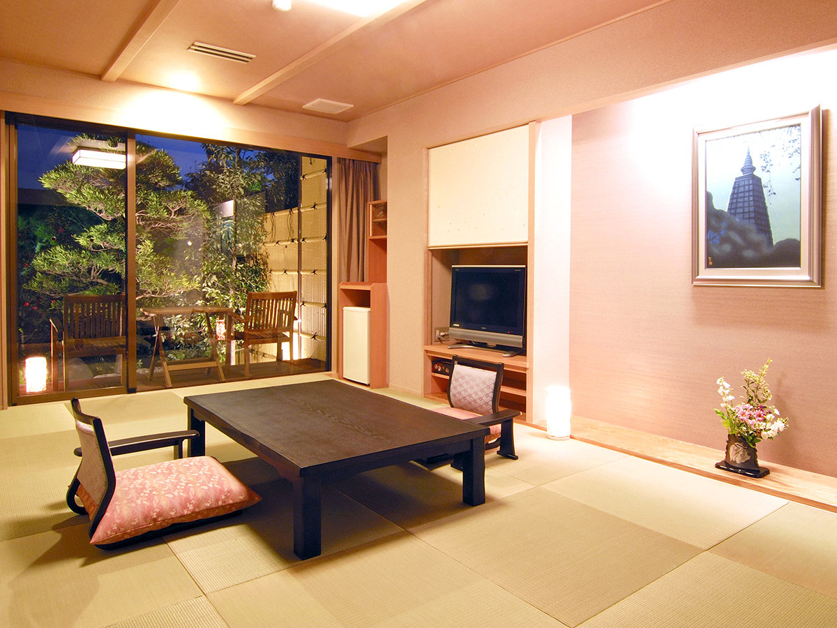 A Japanese guest room at Hotel Sun Valley