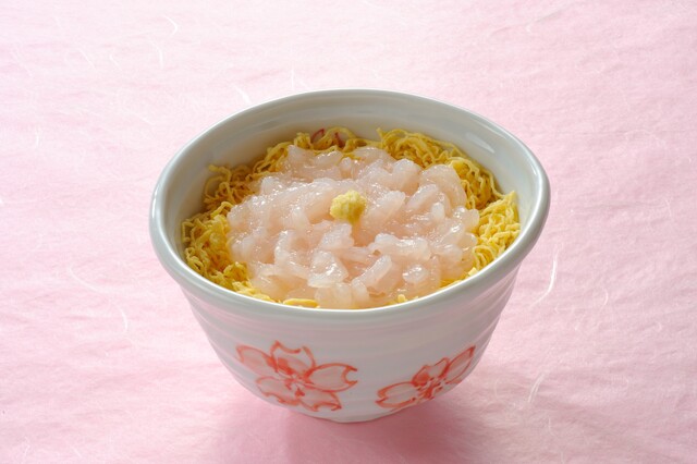 A white-shrimp bowl at Shiroebitei